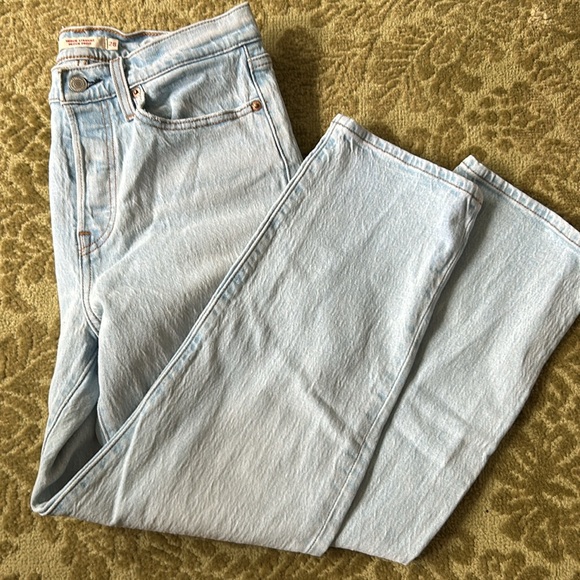 Levi Wedgie Straight Jeans - Picture 2 of 4